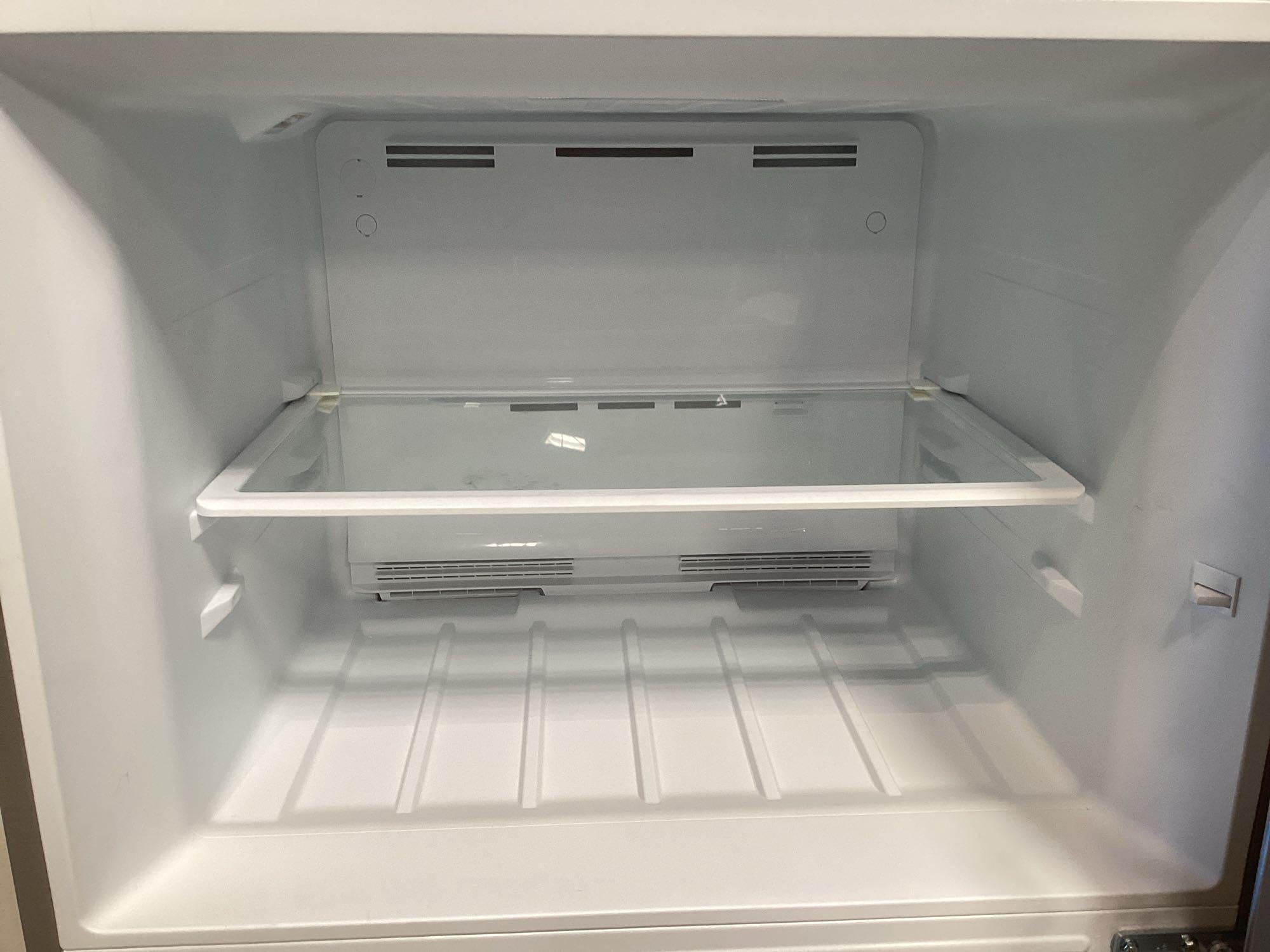 Insignia 18 cu. ft. Top Freezer Refrigerator*COLD*