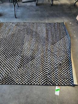 5 x 7 Black and White Rug