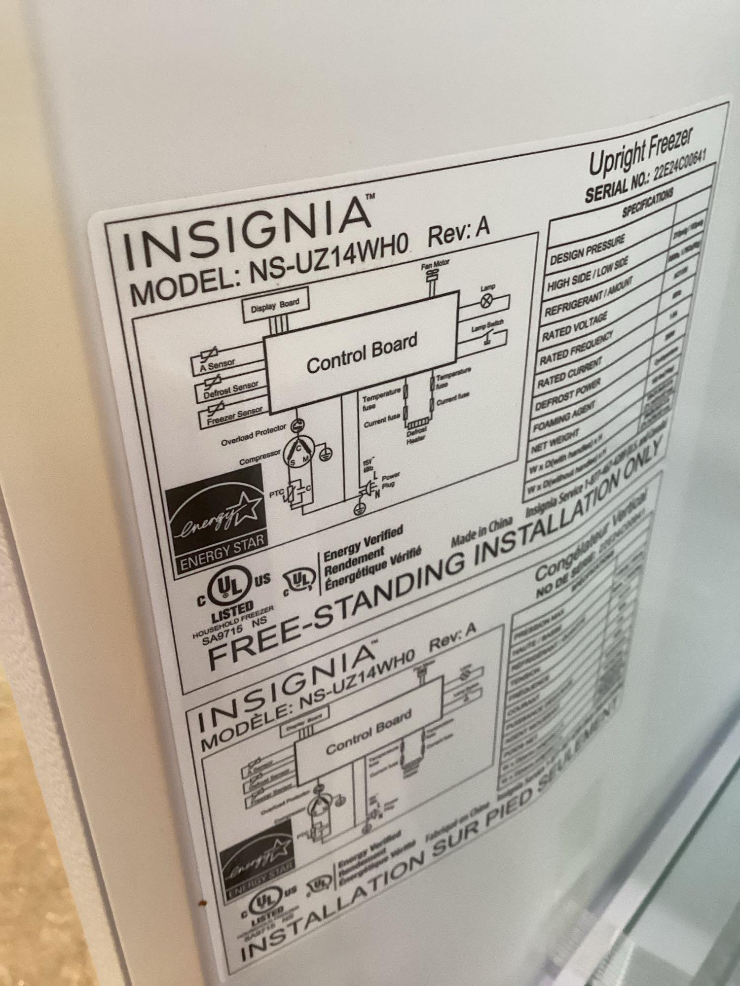 Insignia 17 cu. ft. Garage Ready Convertible Upright Freezer*COLD*PREVIOUSLY INSTALLED*