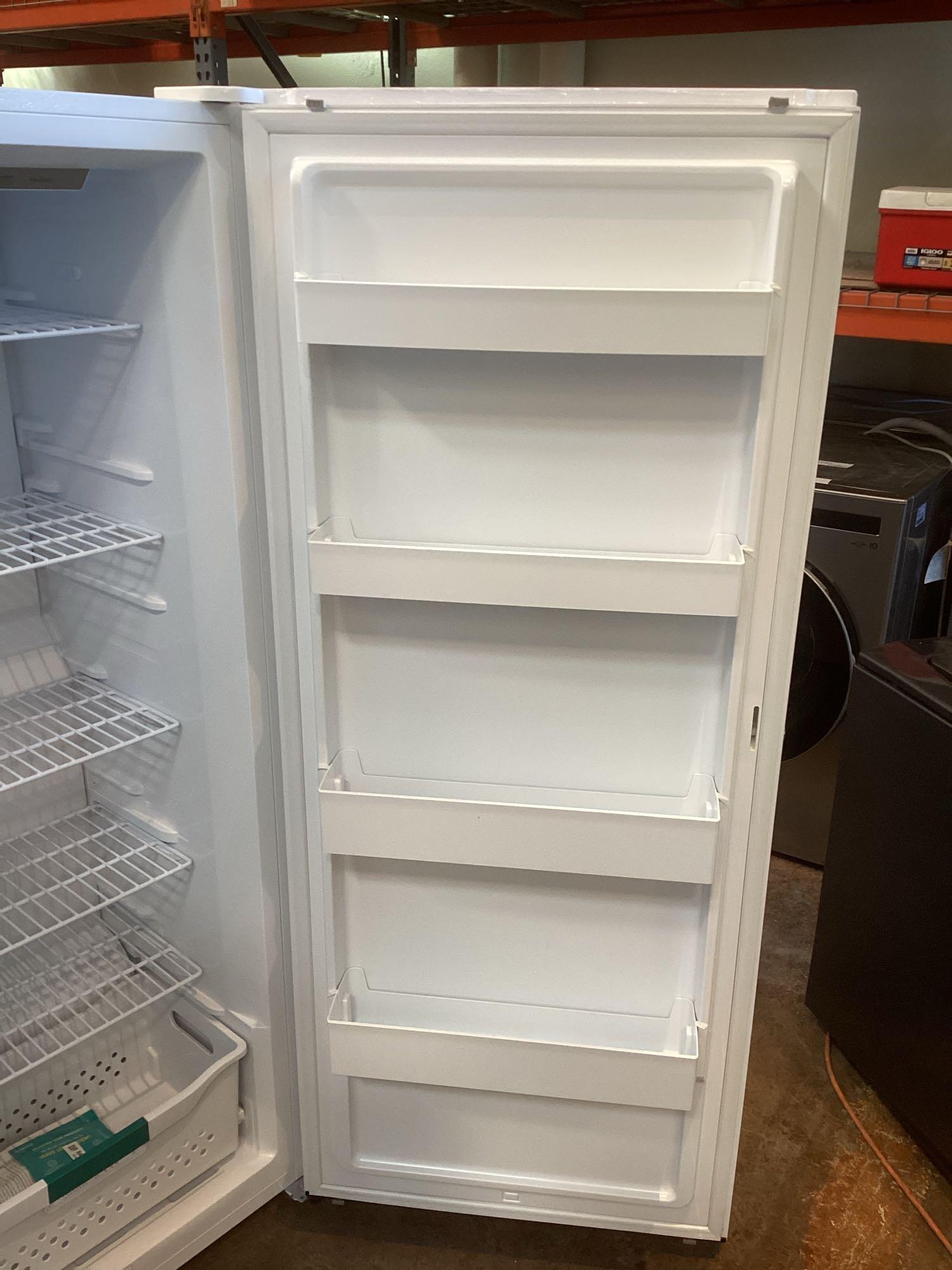 Hisense 13.6 cu. ft. Full Size Upright Freezer*COLD*PREVIOUSLY INSTALLED*