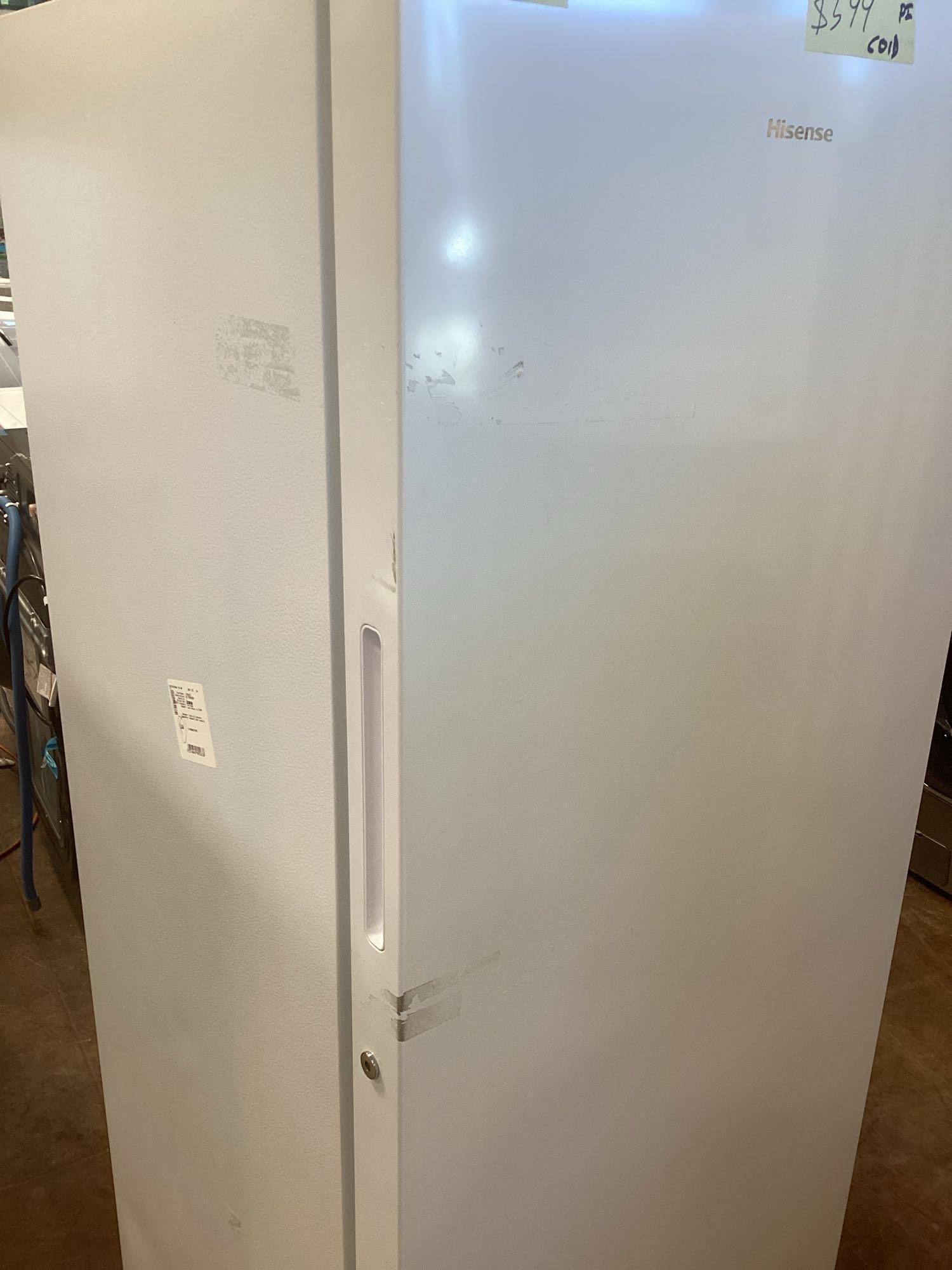 Hisense 13.6 cu. ft. Full Size Upright Freezer*COLD*PREVIOUSLY INSTALLED*