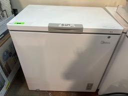 Midea 7.0 cu. ft. Chest Freezer*COLD*