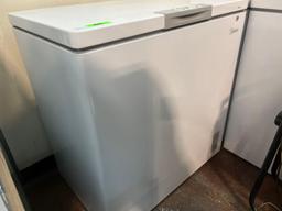 Midea 7.0 cu. ft. Chest Freezer*COLD*