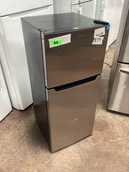 Danby 7.4 cu. ft. Apartment Size Top Freezer Refrigerator*COLD*PREVIOUSLY INSTALLED*