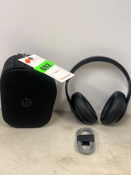 Beats Studio Pro Headphones(Black)