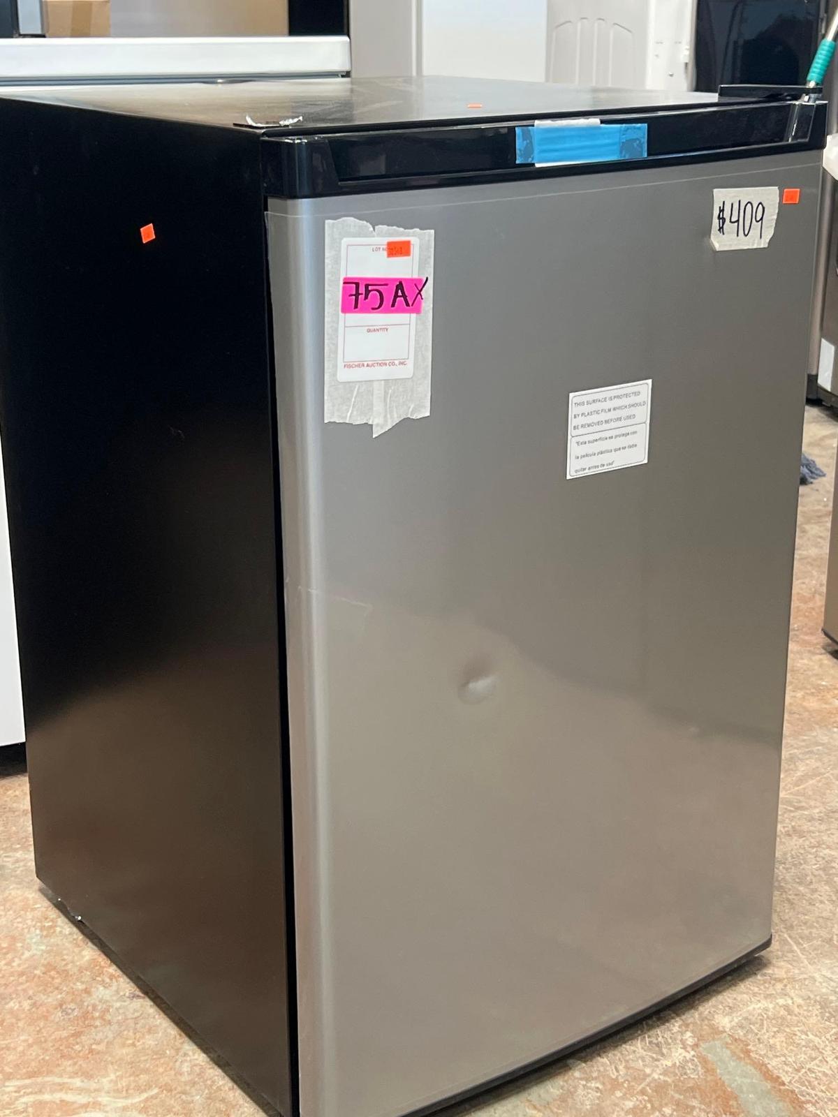 Frigidaire 4.5 cu. ft. Compact Refrigerator*COLD*PERVIOUSLY INSTALLED*