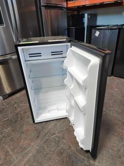 Midea 3.3 cu. ft. Compact Refrigerator*COLD*PERVIOUSLY INSTALLED*