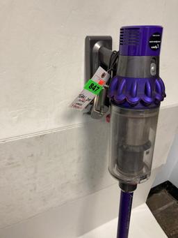 Dyson Stick Vacuum*TURNS ON*MISSING*