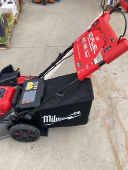 Milwaukee 18v 21 In. Self Propelled Lawn Mower*TURNS ON*NO BATTERIES*