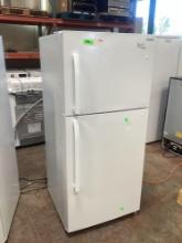 Insignia 18 cu. ft. Top Freezer Refrigerator*COLD*UNUSED*