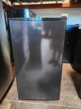 Midea 3.3 cu ft Compact Refrigerator*COLD*PREVIOUSLY INSTALLED*