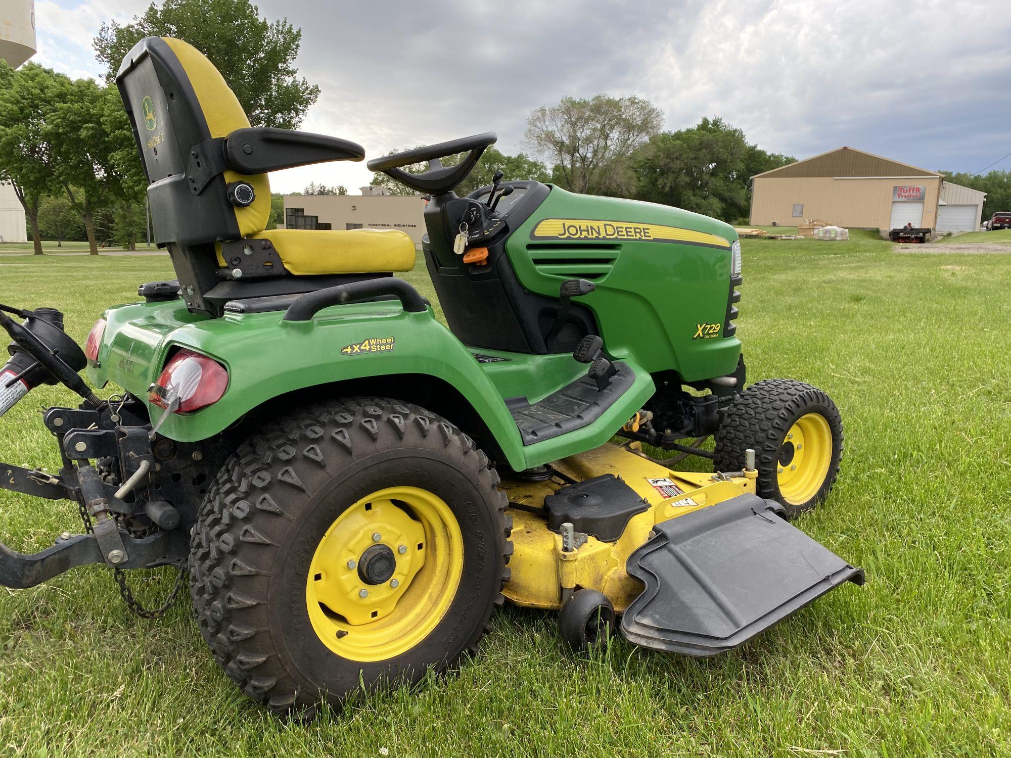 John Deere X729 Tractor