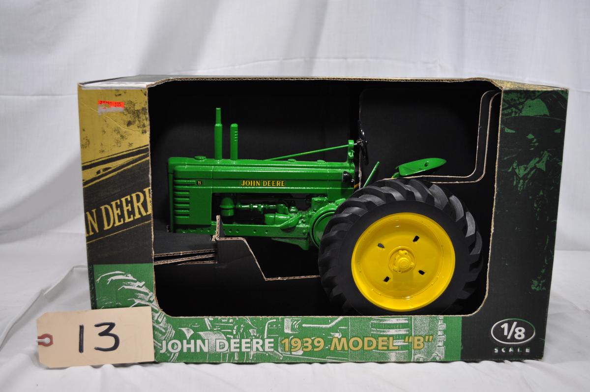 John Deere 1939 Model B - 1/8th Scale