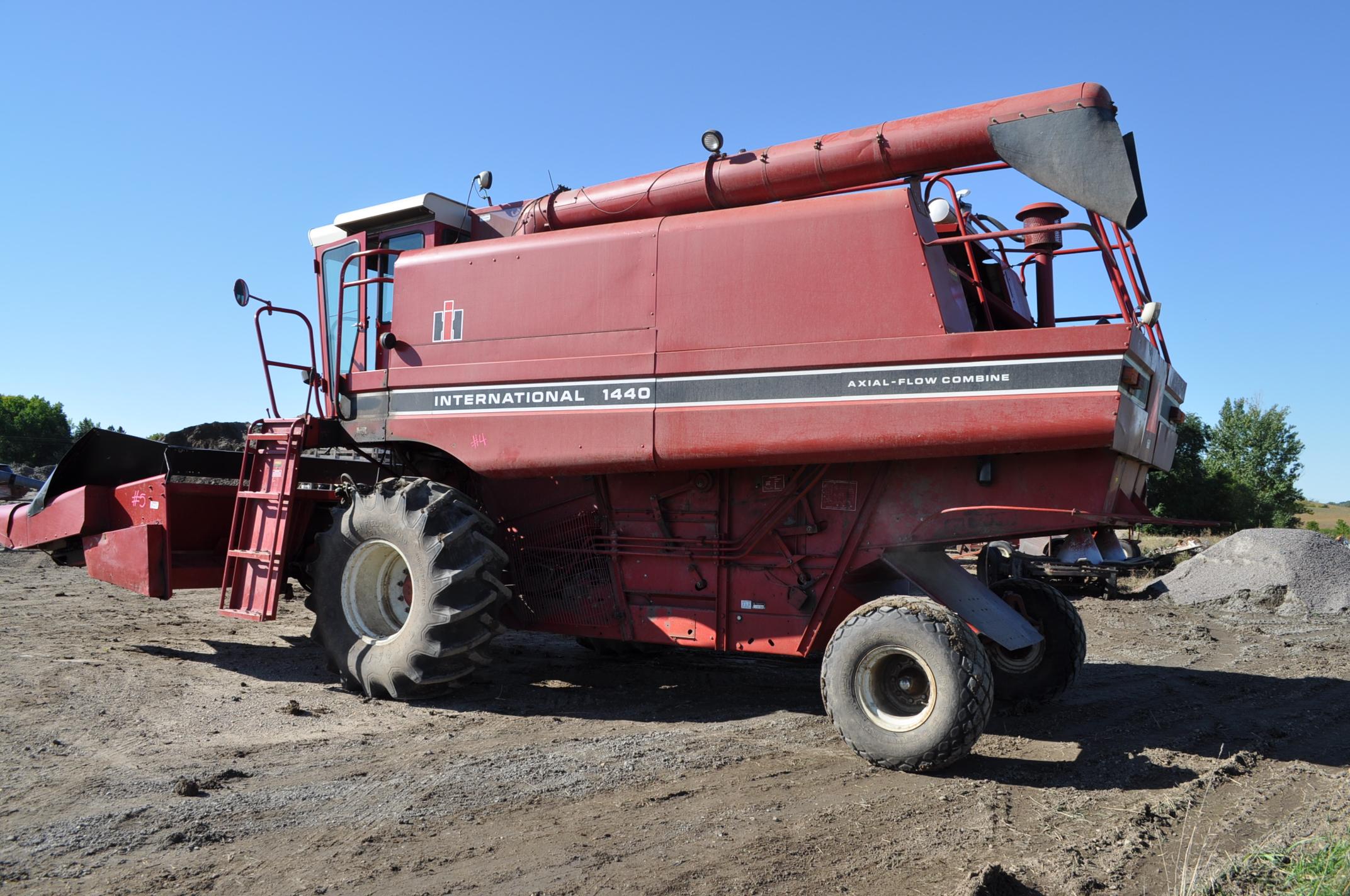 International 1440 Axial Flow Combine