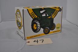 Ertl Joh Deere D 100 years Minneapolis - 1/16th scale