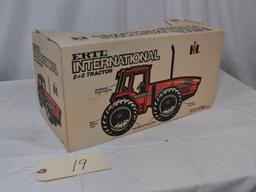 Ertl International 6388 - 2+2 Tractor - 1/16th scale
