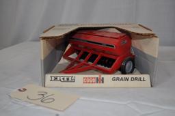 Ertl Case International Grain Drill - 1/16th scale