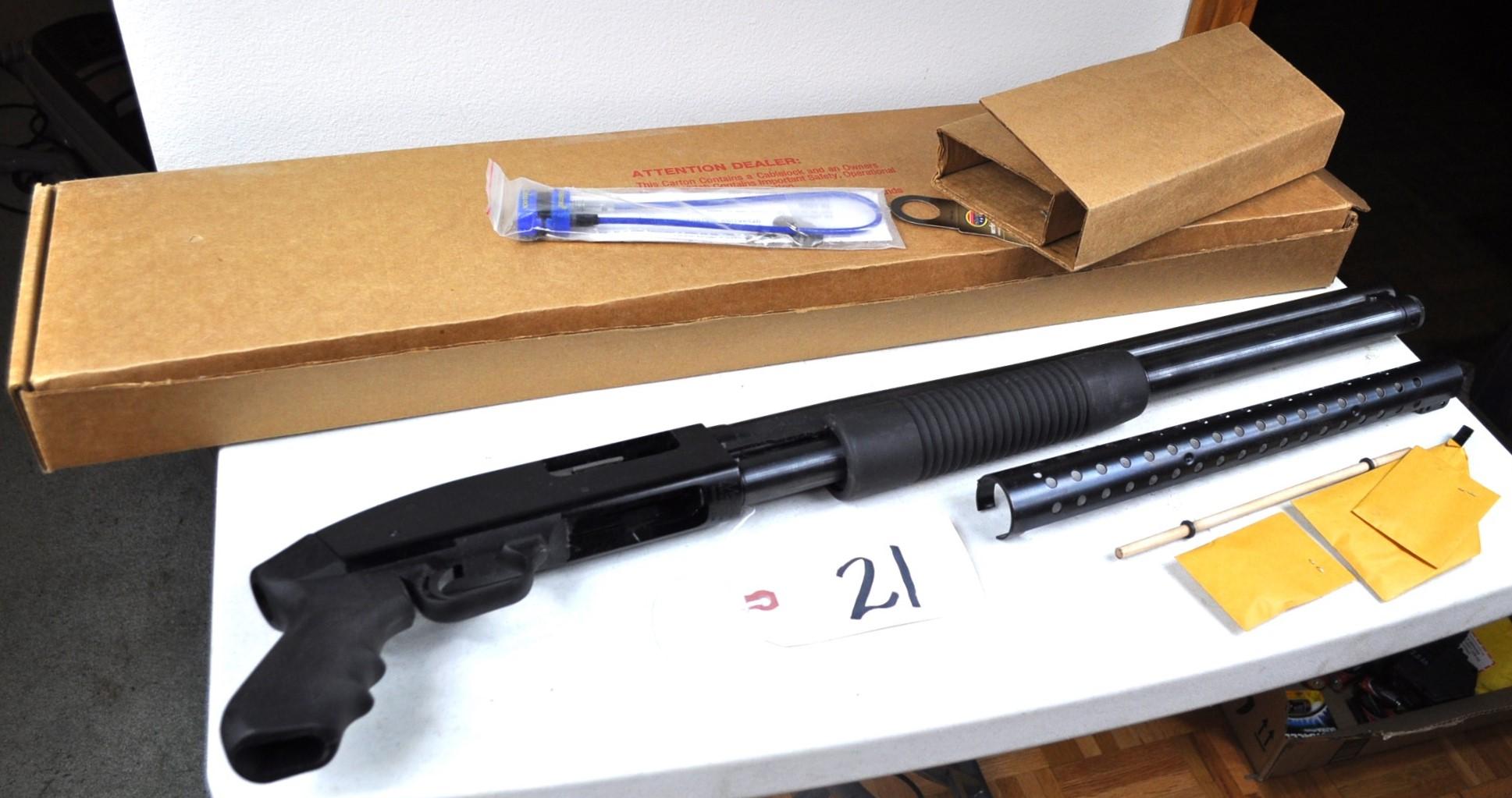 Mossberg 12 ga shotgun & box - Model 500 pump Persuader