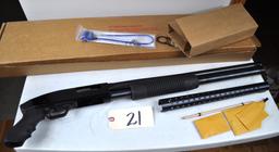Mossberg 12 ga shotgun & box - Model 500 pump Persuader