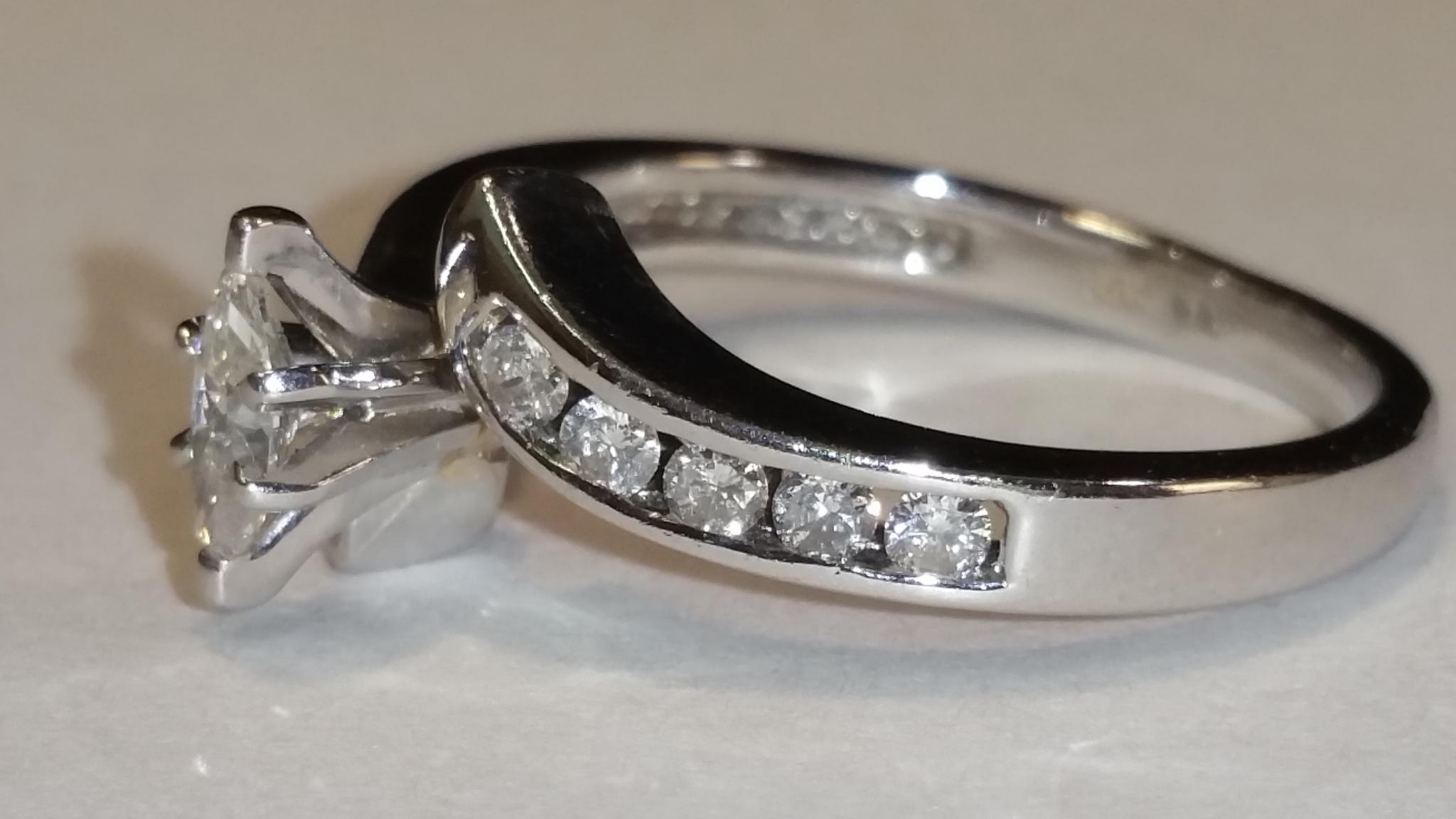 14K White Gold Ring