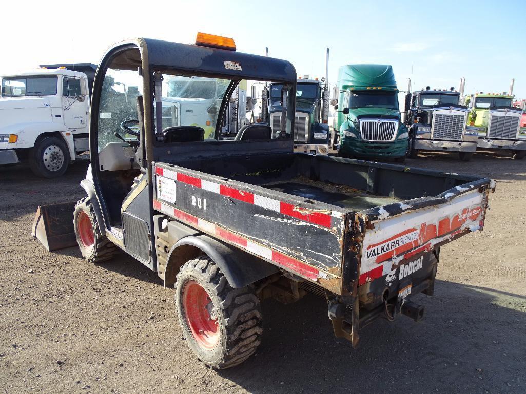 Bobcat 5600 Toolcat, All Wheel Steer, Front Auxiliary Hydraulics, Hydraulic Dump Bed, 79in Bucket,