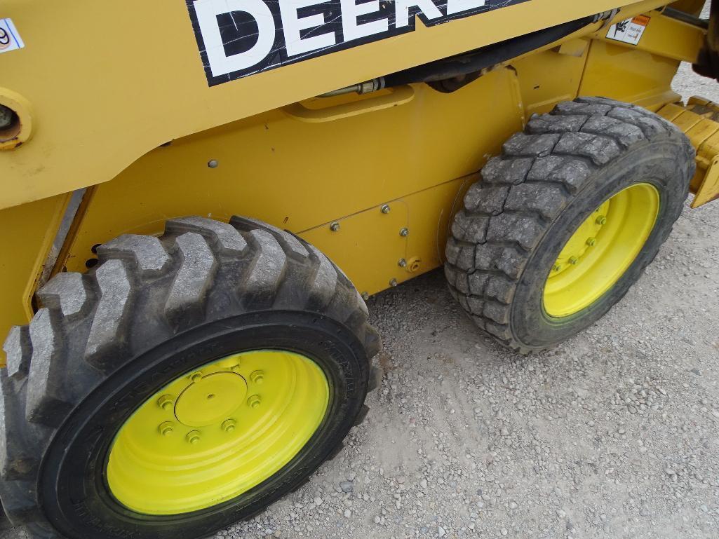 2006 John Deere 317 Skid Steer Loader, Auxiliary Hydraulics, 66in Bucket, 10-16.5 Tires, Rear