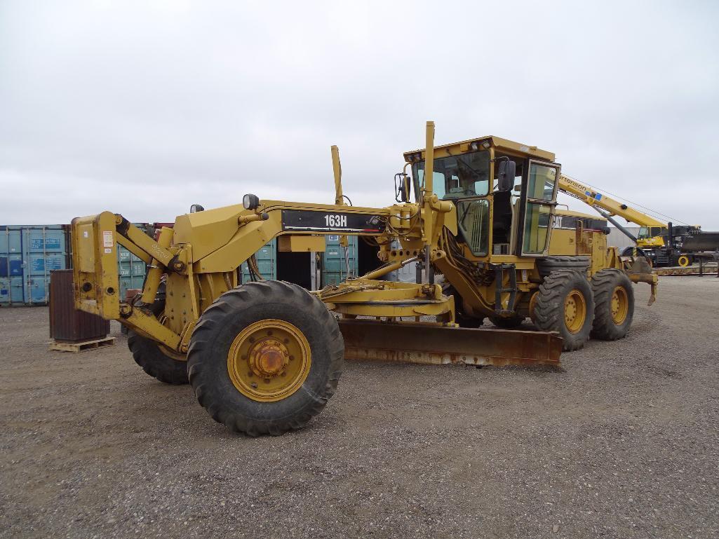 2004 Caterpillar 163H Motor Grader, Rear Ripper, 14' Moldboard, Accumulators, Rylind Front Lift