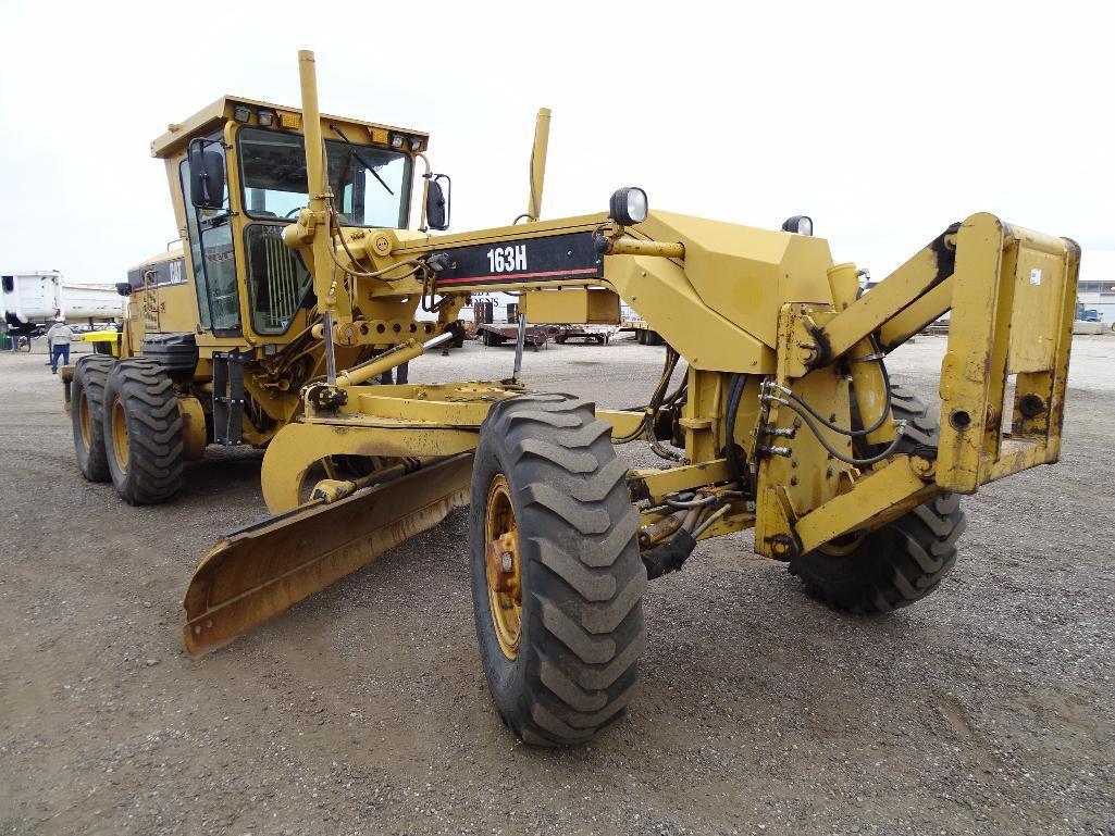 2004 Caterpillar 163H Motor Grader, Rear Ripper, 14' Moldboard, Accumulators, Rylind Front Lift