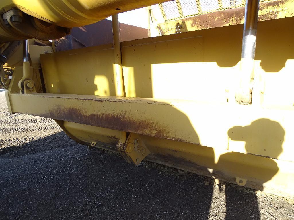 Caterpillar 637D Motor Scraper, Twin Engine, Push/ Pull, 33.25-35 Tires, S/N: 27W01379