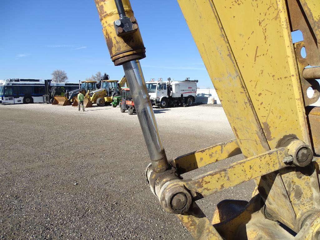 2001 Caterpillar 311CU Hydraulic Excavator, 32in Bucket w/ Thumb, 20in TBG, Hour Meter Reads: 2930,