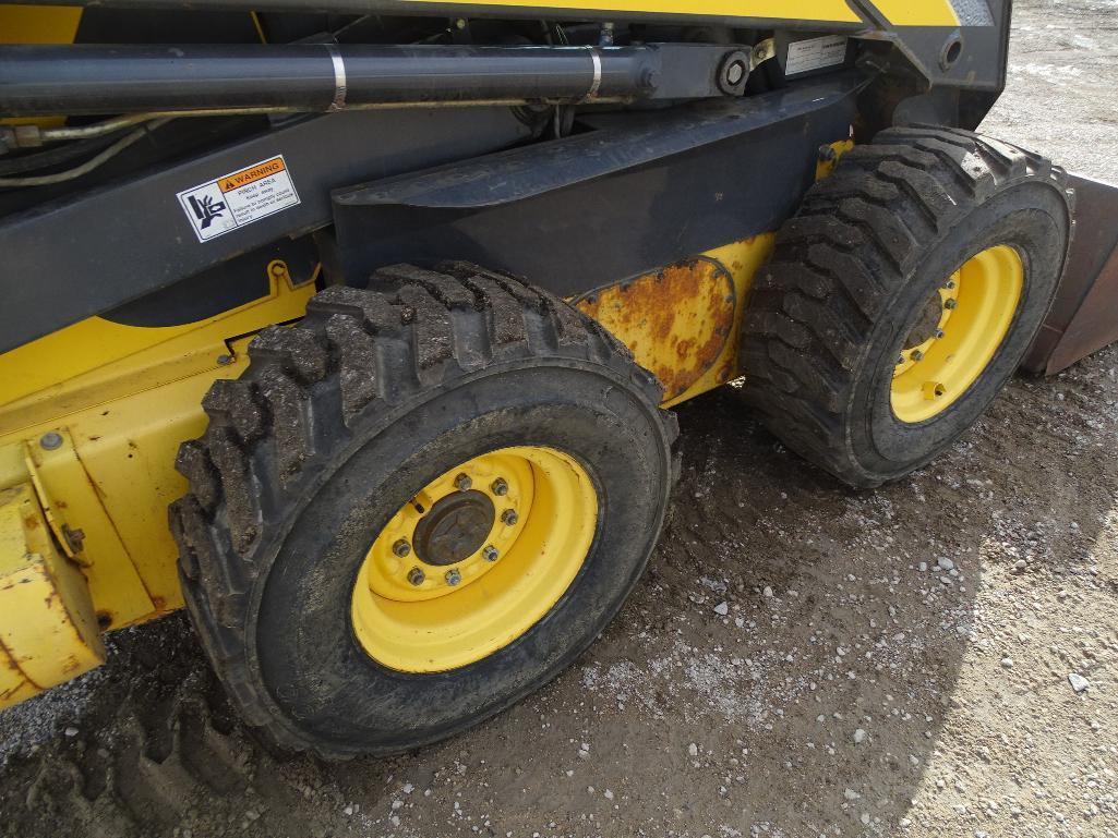 2008 New Holland L185 Skid Steer Loader, Enclosed Cab w/ Heat, Auxiliary Hydraulics, 72in Bucket,