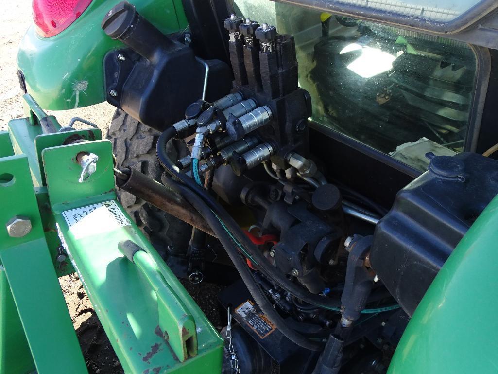 2005 John Deere 5525 4WD Agricultural Tractor, Enclosed Cab w/ Heat & A/C, PTO, 3-Pt, John Deere MX6
