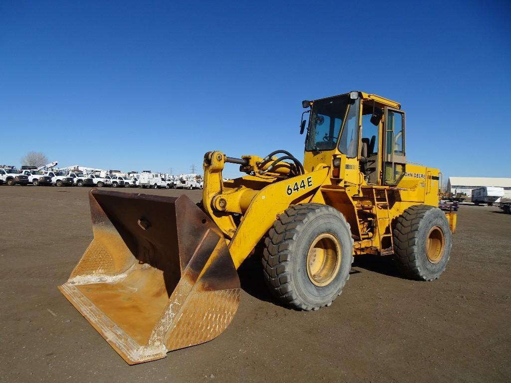 John Deere 644E Wheel Loader, Quick Coupler, 20.5-R25 Tires, County Unit, Hour Meter Reads: 13,685,