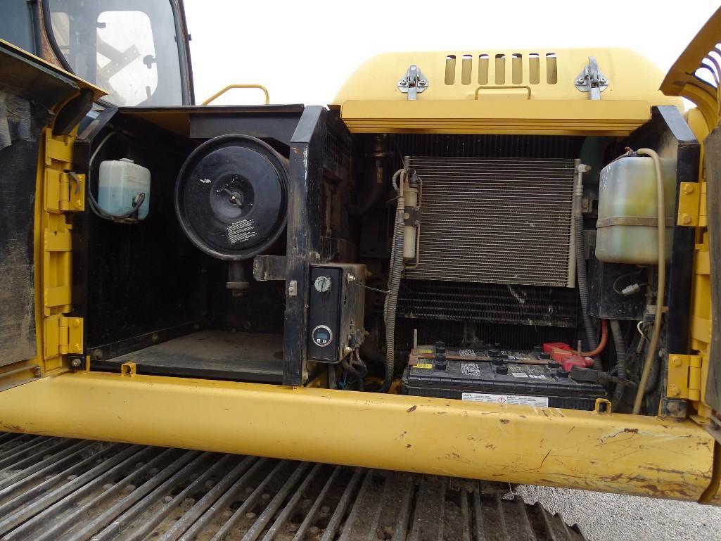 2002 John Deere 200CLC Hydraulic Excavator, 32in TBG, 42in Bucket, Auxiliary Hydraulics, Hour Meter