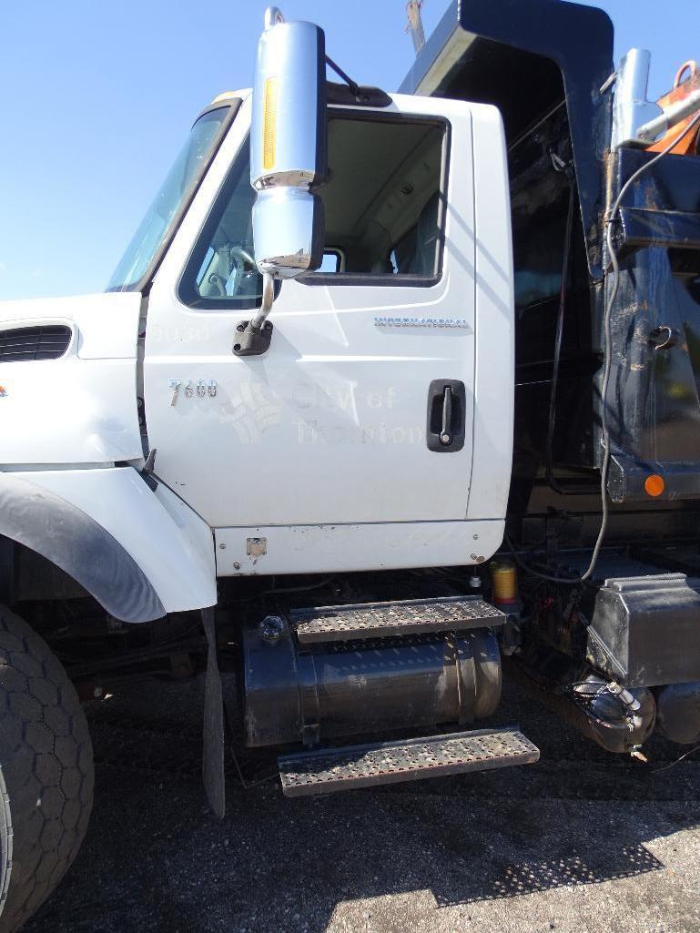 2007 INTERNATIONAL 7600 T/A Dump Truck, Cummins ISM, Automatic, Rubber Pad Suspension, 14' Dump Box