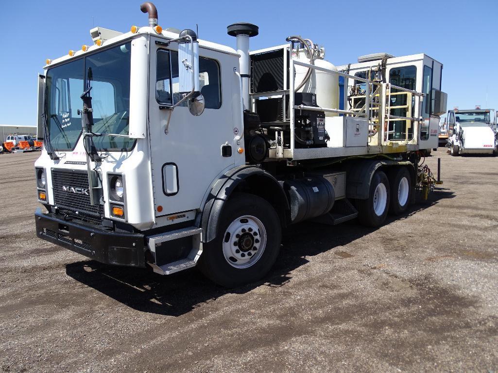 2005 MACK MR688S T/A Paint Striping Truck, Mack Diesel, Automatic, Spring Suspension, EZ-Liner