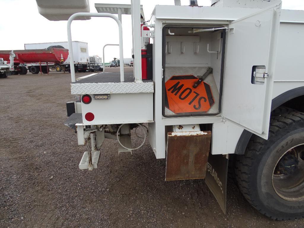 2006 INTERNATIONAL 7500 S/A 4WD Bucket Truck, HT570 Diesel, Automatic, Spring Suspension, Altec