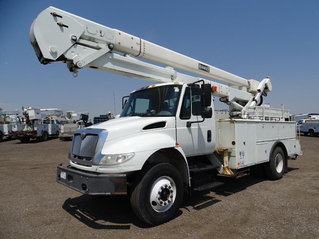 2005 INTERNATIONAL 4400 S/A Bucket Truck, DT466 Diesel, Automatic, Terex Hi-Ranger 5TC-52 Boom, 52'