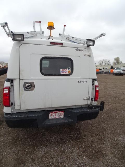 2002 FORD F250 XL Super Duty 4x4 Pickup, Triton V8 5.4L, Automatic, Topper Shell w/ Ladder Rack