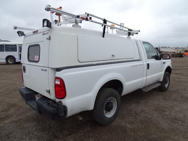 2002 FORD F250 XL Super Duty 4x4 Pickup, Triton V8 5.4L, Automatic, Topper Shell w/ Ladder Rack