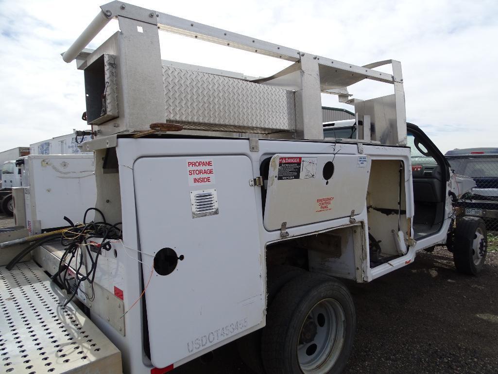 2006 FORD F450 Utility Truck, Odometer Inoperable, TOW AWAY - No Engine, No Doors, Missing Parts