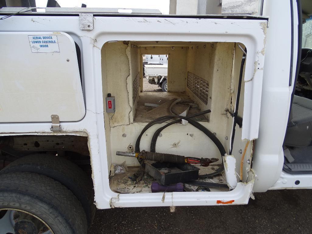 2006 FORD F450 Utility Truck, Odometer Inoperable, TOW AWAY - No Engine, No Doors, Missing Parts