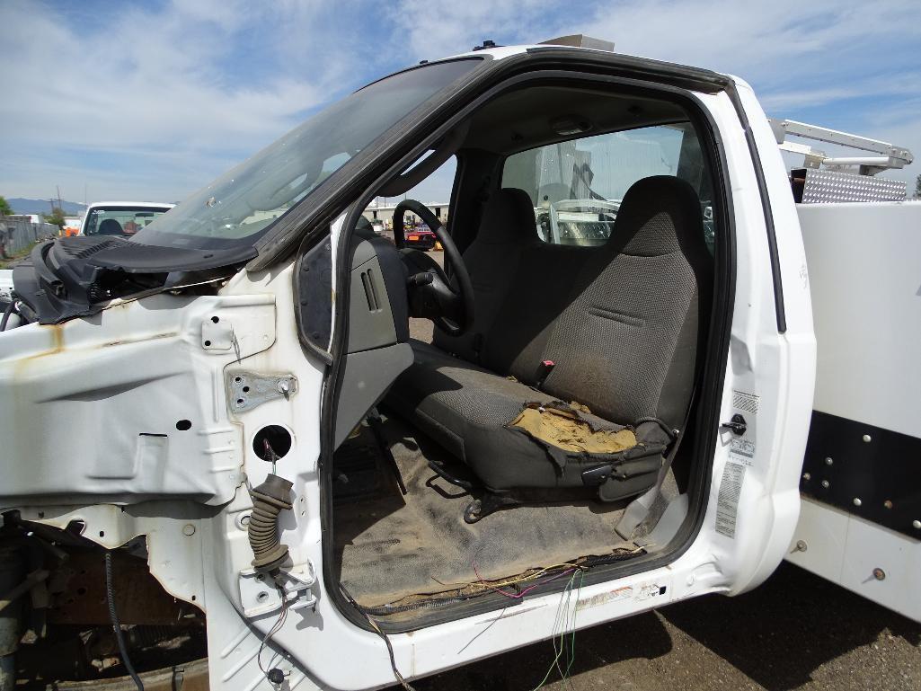 2006 FORD F450 Utility Truck, Odometer Inoperable, TOW AWAY - No Engine, No Doors, Missing Parts