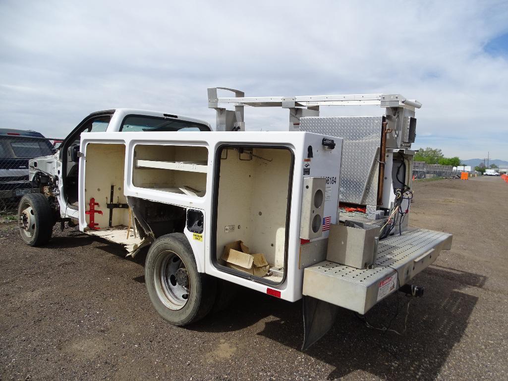 2006 FORD F450 Utility Truck, Odometer Inoperable, TOW AWAY - No Engine, No Doors, Missing Parts