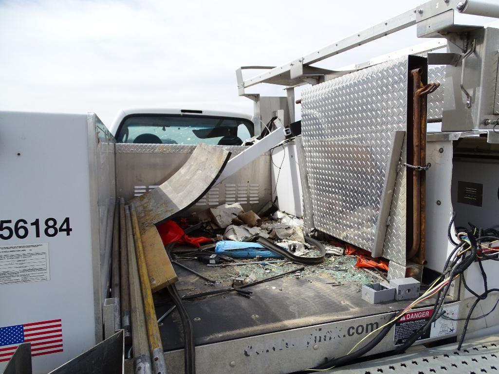 2006 FORD F450 Utility Truck, Odometer Inoperable, TOW AWAY - No Engine, No Doors, Missing Parts