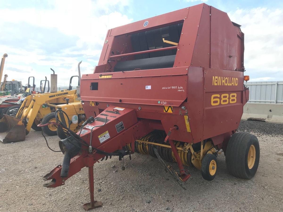 New Holland 688 Round Baler