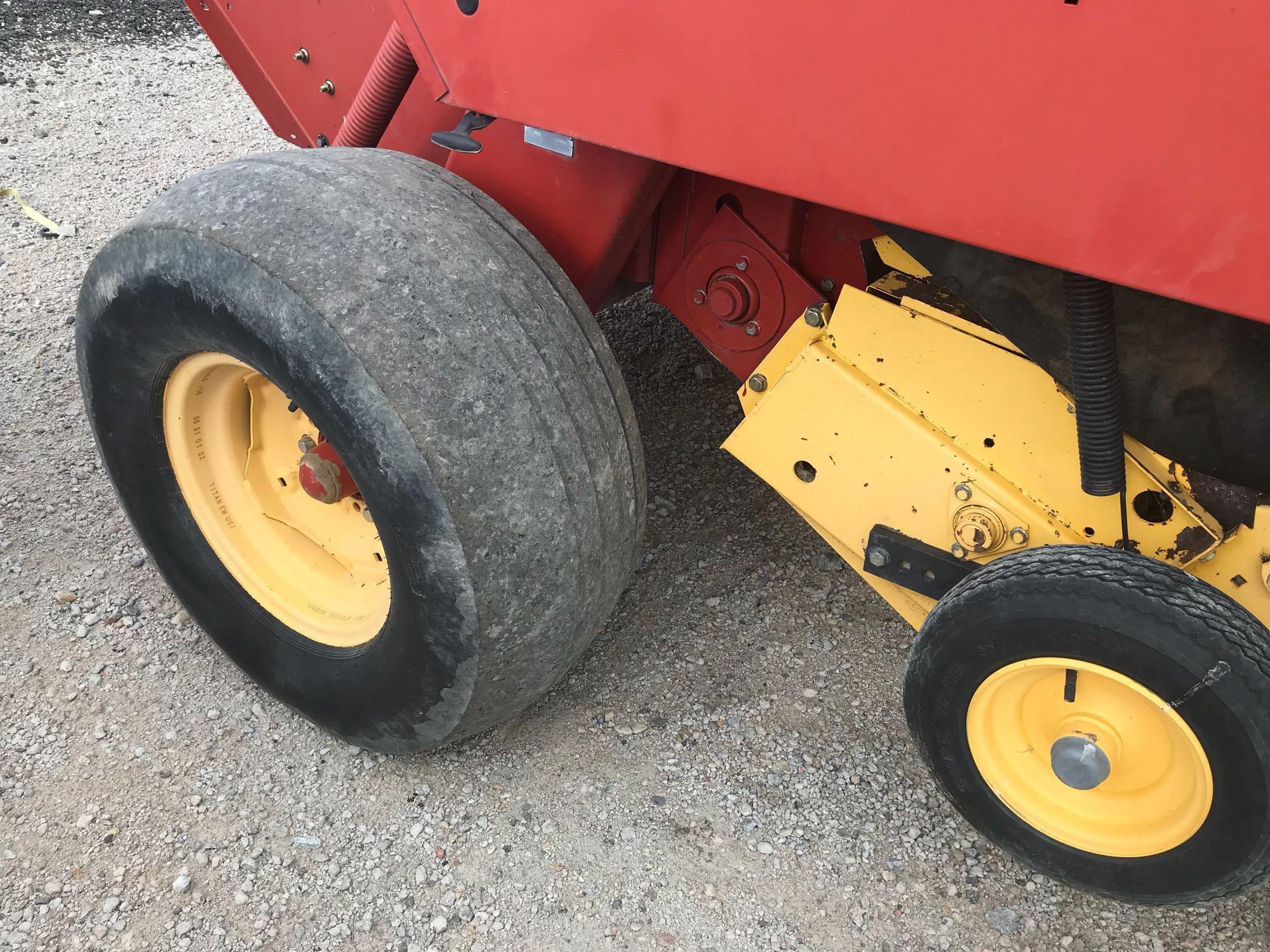 New Holland 688 Round Baler