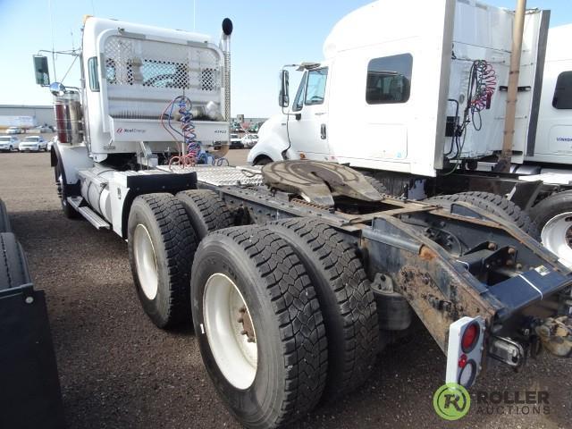 2010 KENWORTH T800 T/A Truck Tractor, ISX-525, 18-Speed Transmission, 4-Bag Air Ride Suspension,