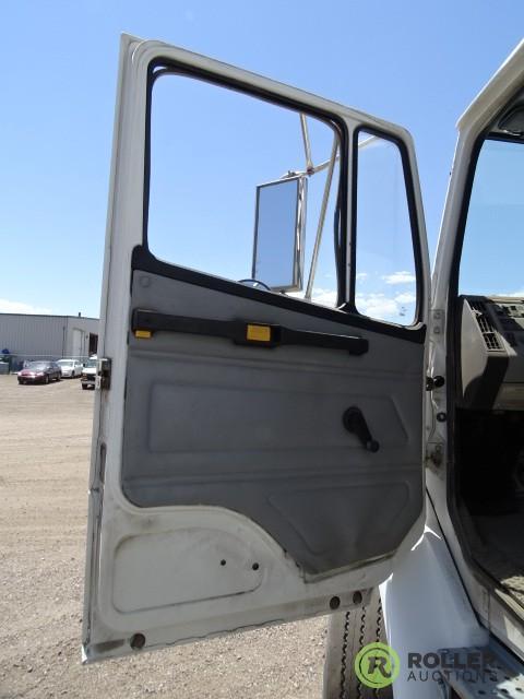 2000 FREIGHTLINER FL70 S/A Recycle Truck, Cummins 24-Valve Diesel, Automatic, Labrie Bed, 33,000 LB