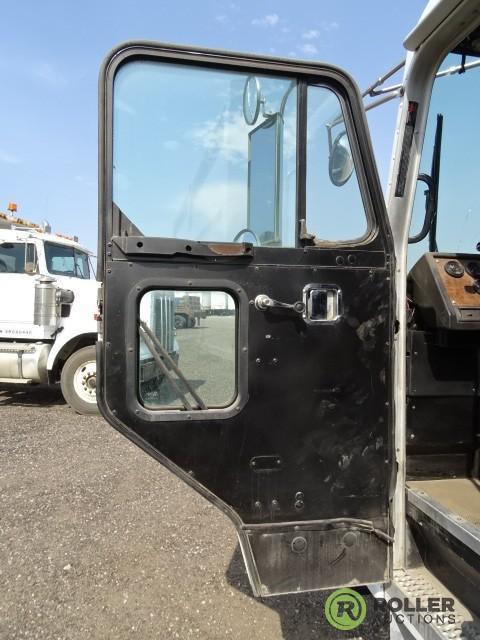 2000 PETERBILT 320 S/A Recycle Truck, Caterpillar Diesel, Automatic, Labrie Bed 33,000 LB GVWR, TOW